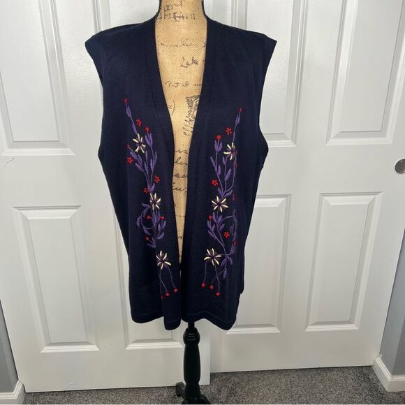 Sz OS Elvi Vintage Black Purple Floral Embroidered Sweater Vest - Picture 3 of 10